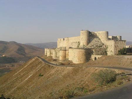 Замок Крак де Шевалье (франц. Crac des Chevaliers – «Замок рыцарей»). Сирия 