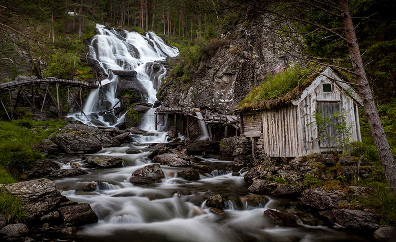 Водопад Кведнафоссен, Норвегия дом, крыша, озеленение, скандинавия
