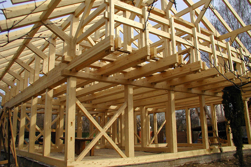 Как построить дом из дерева своими руками?