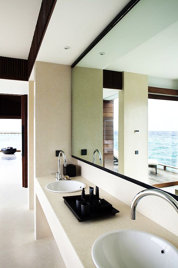 Ванная комната с видом на океан