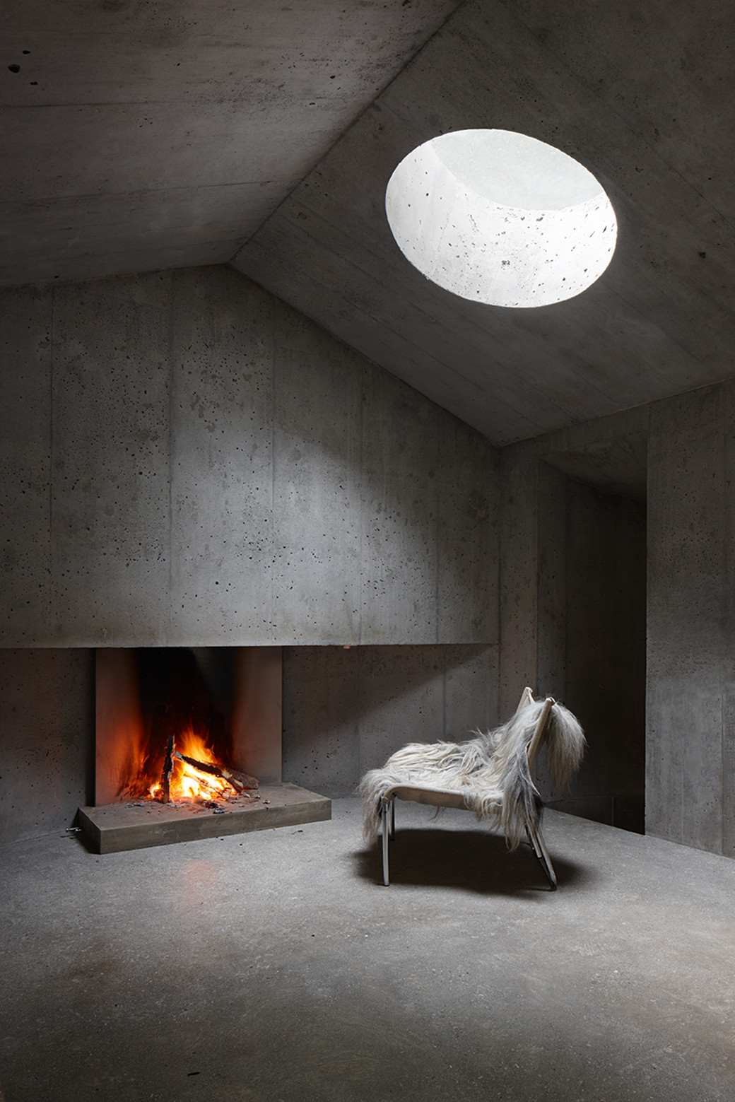 Уютный дизайн дома с камином