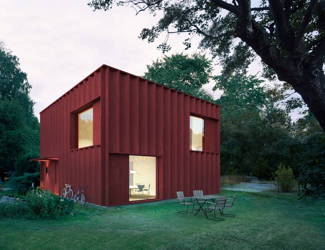 Маленький красный дом в Швеции: вид снаружи