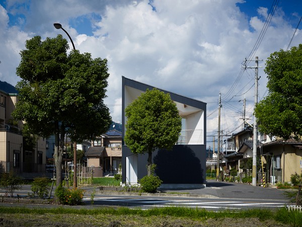 Дом с отверстиями для вентиляции Airhole House в Японии
