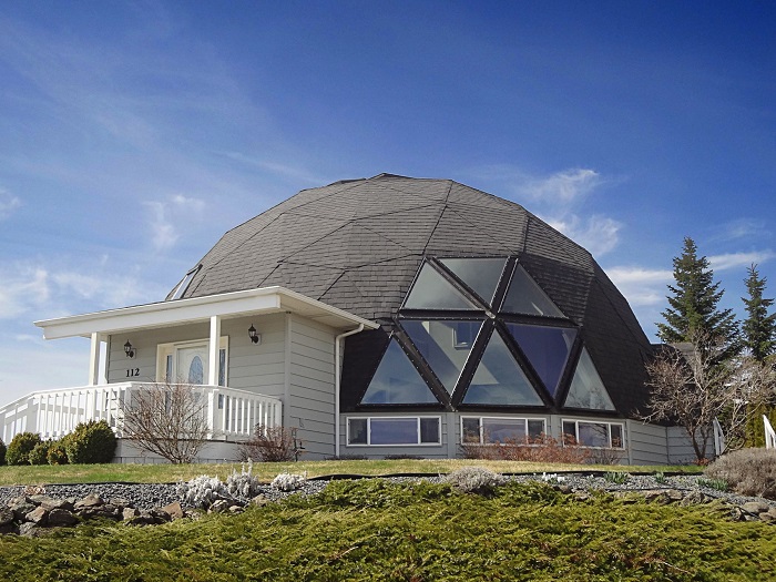 Благодаря своим свойствам, форма геодезического купола- наиболее устойчивая, а значит и безопасная форма для дома