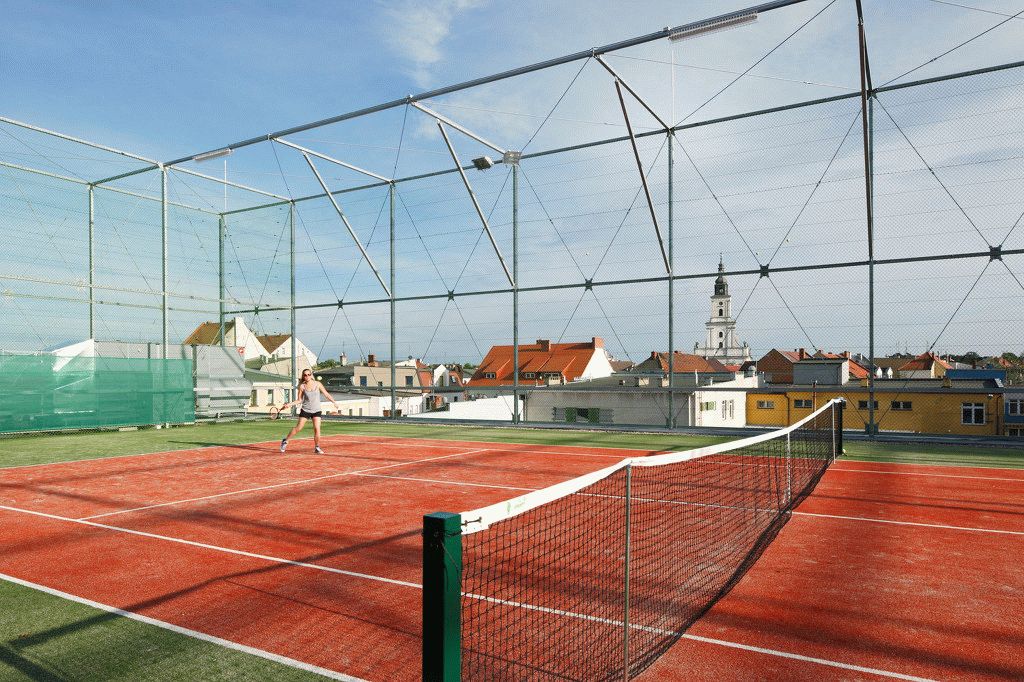 Теннисный корт, оборудованный на крыше