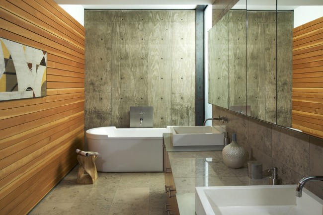 Ванная комната в стиле шале с отделкой характерных материалов и оттенков 