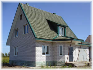 дом, облицованный силикатным кирпичом.