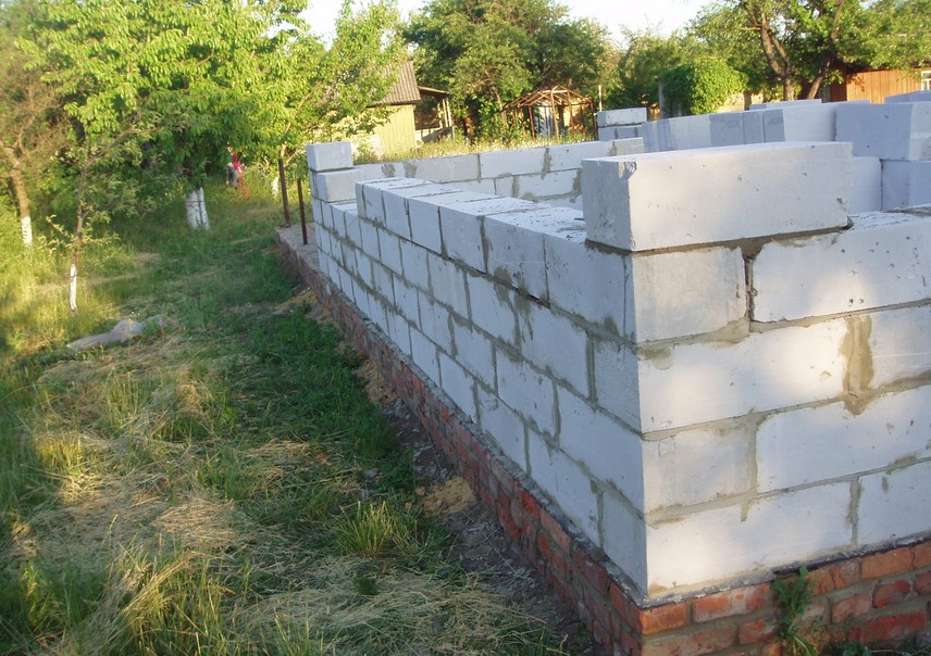Этапы строительства дома из пеноблока