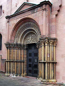 Западный портал собора св. Мартина в Вормсе, Германия