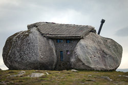 Дом-камень, Португалия