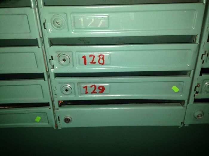 Таинственные метки на почтовых ящиках многоквартирных домов (7 фото)