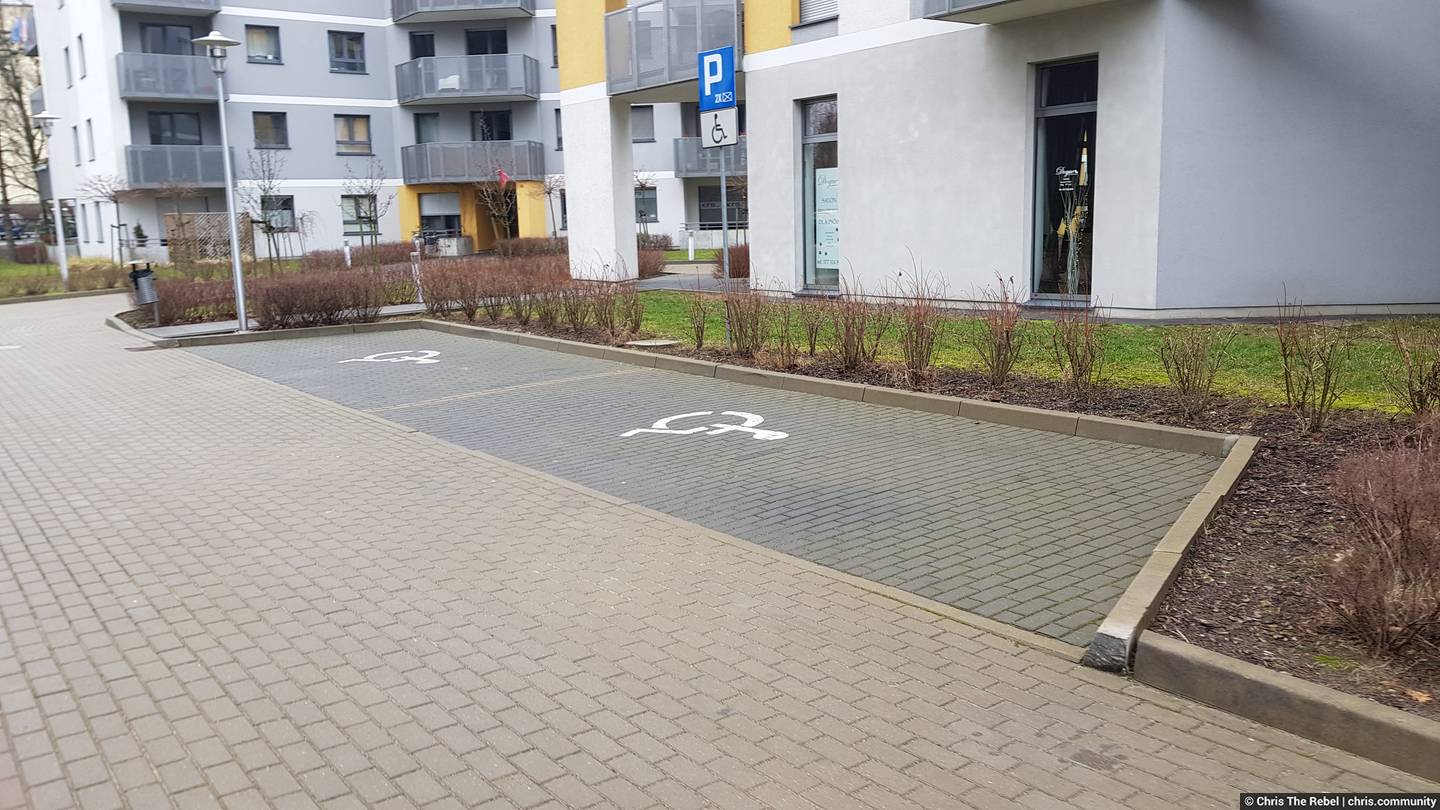 фото парковки для инвалидов в Европе