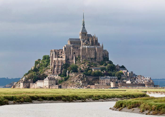1. Замок Мон Сен-Мишель, Франция.