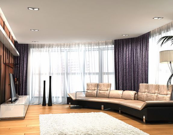Панорамное окно в гостиной сделает комнату не только светлой, но и просторной