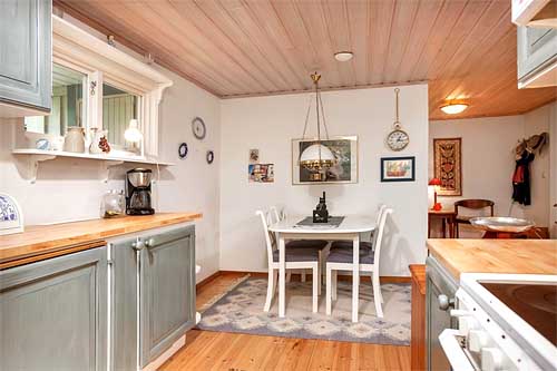 интерьер загородного дома в Швеции обеденный стол