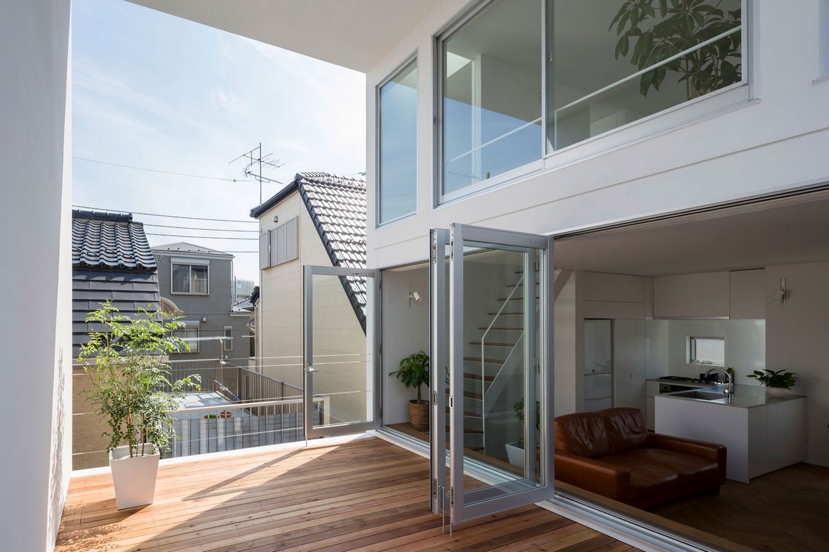 Little House with a Big Terrace, Takuro Yamamoto, дом с большой террасой, необычные балконы в частных домах, интересный балкон в частно доме фото