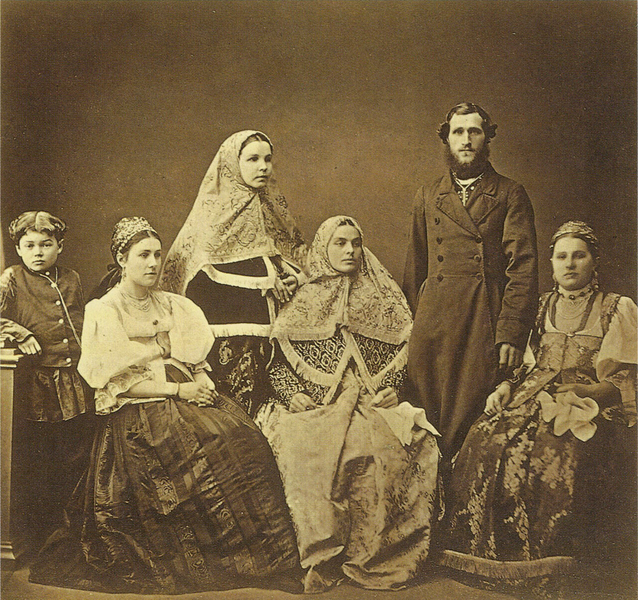 Крестьяне Боровского уезда Тульской губ. Фото А.О. Карелина 1870г.
