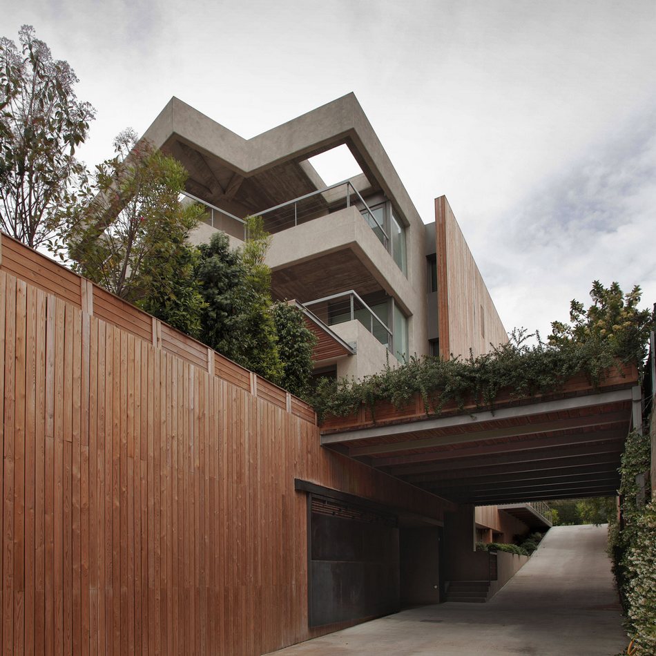 Трехэтажный особняк House Pedralbes неподалеку от Барселоны