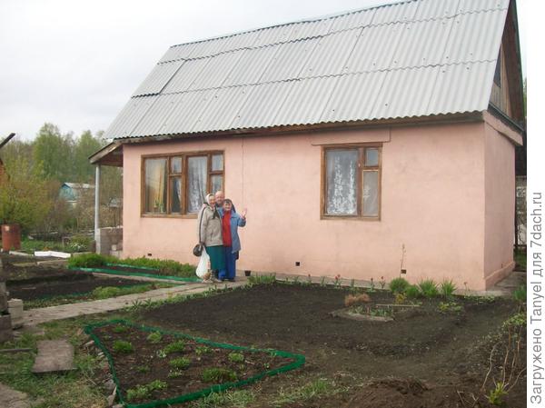 Чуть меньше 5 лет назад мы, как и большинство людей нашей страны, в кредит, купили себе сад с одноэтажным домиком для сезонного проживания.