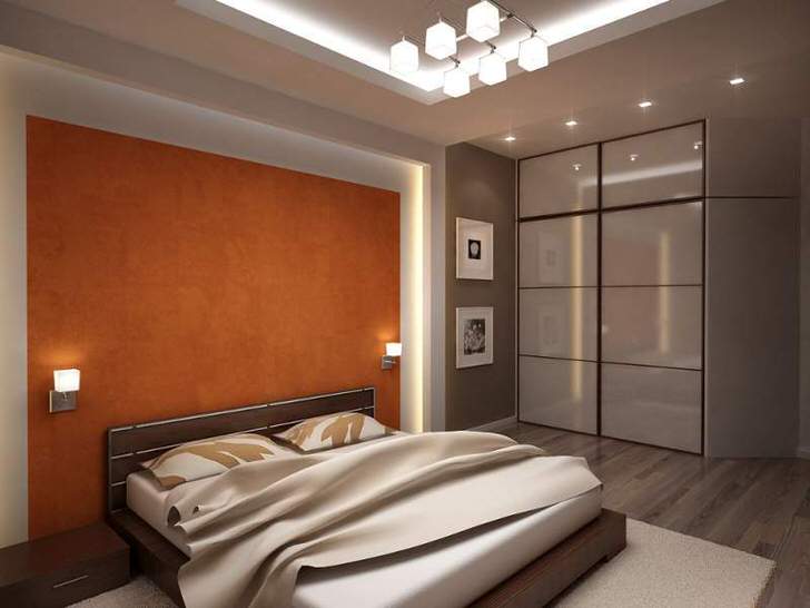 Функциональная спальня с удачно подобранным освещением выполнена в серых и светло-бежевых тонах. 