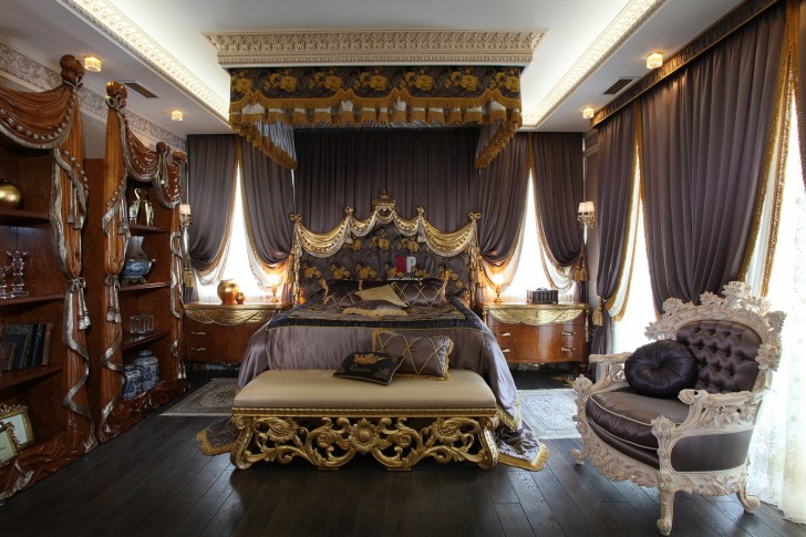 Роскошная спальня В стиле барокко. В центре композиции массивная кровать с высоким декорированным изголовьем.