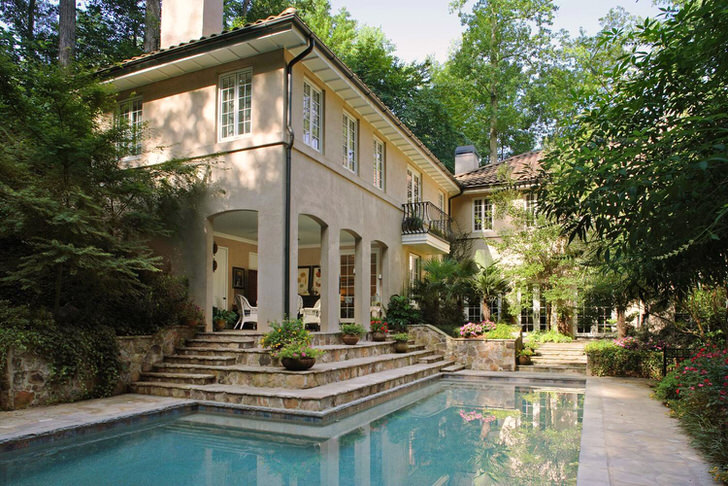 Элитный загородный дом в средиземноморском стиле с бассейном .