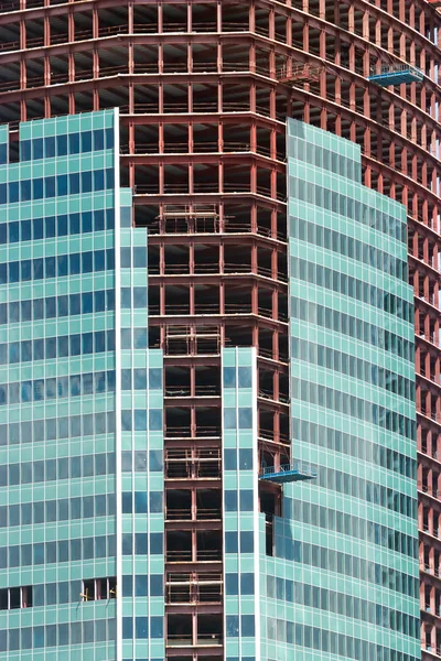 Середине секции многоэтажного здания, строительство с закрыть вверх — стоковое фото