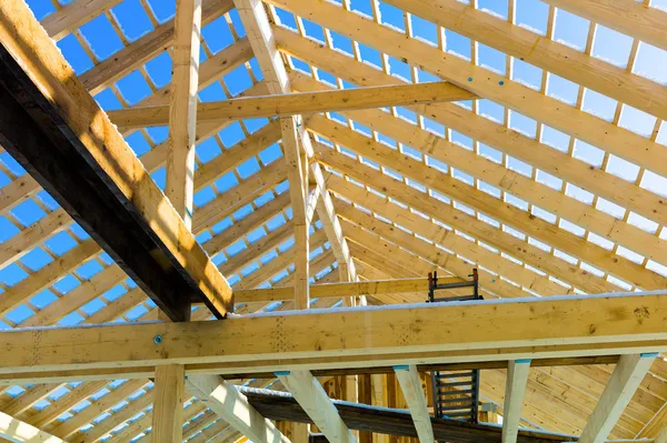 Конструкции деревянные крыши — стоковое фото