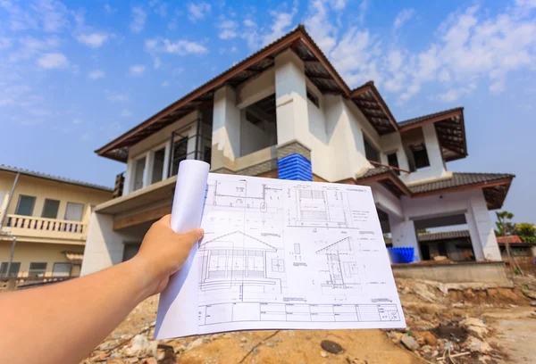 Архитектура рисунки в руке на строительство большого дома — стоковое фото