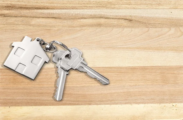 Ключи от дома с фигурой дом — стоковое фото
