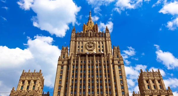Известное министерство иностранных дел небоскреба stalin России — стоковое фото
