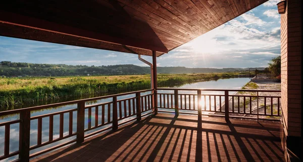 Wide Shot Beautiful Sunset River Wooden Terrace — стоковое фото