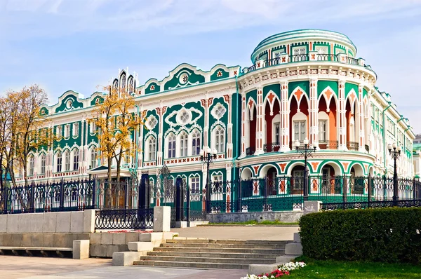 Исторический памятник в Екатеринбурге — стоковое фото