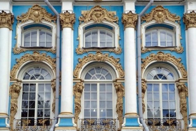 окна дома в стила барокко